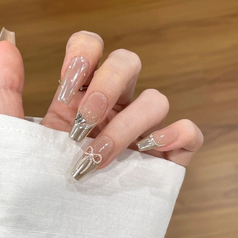 Handmade Wearing Nail Art Hot Girl Phototherapy Nails Saturn Queen Mother Laser Butterfly Pearl Chain
