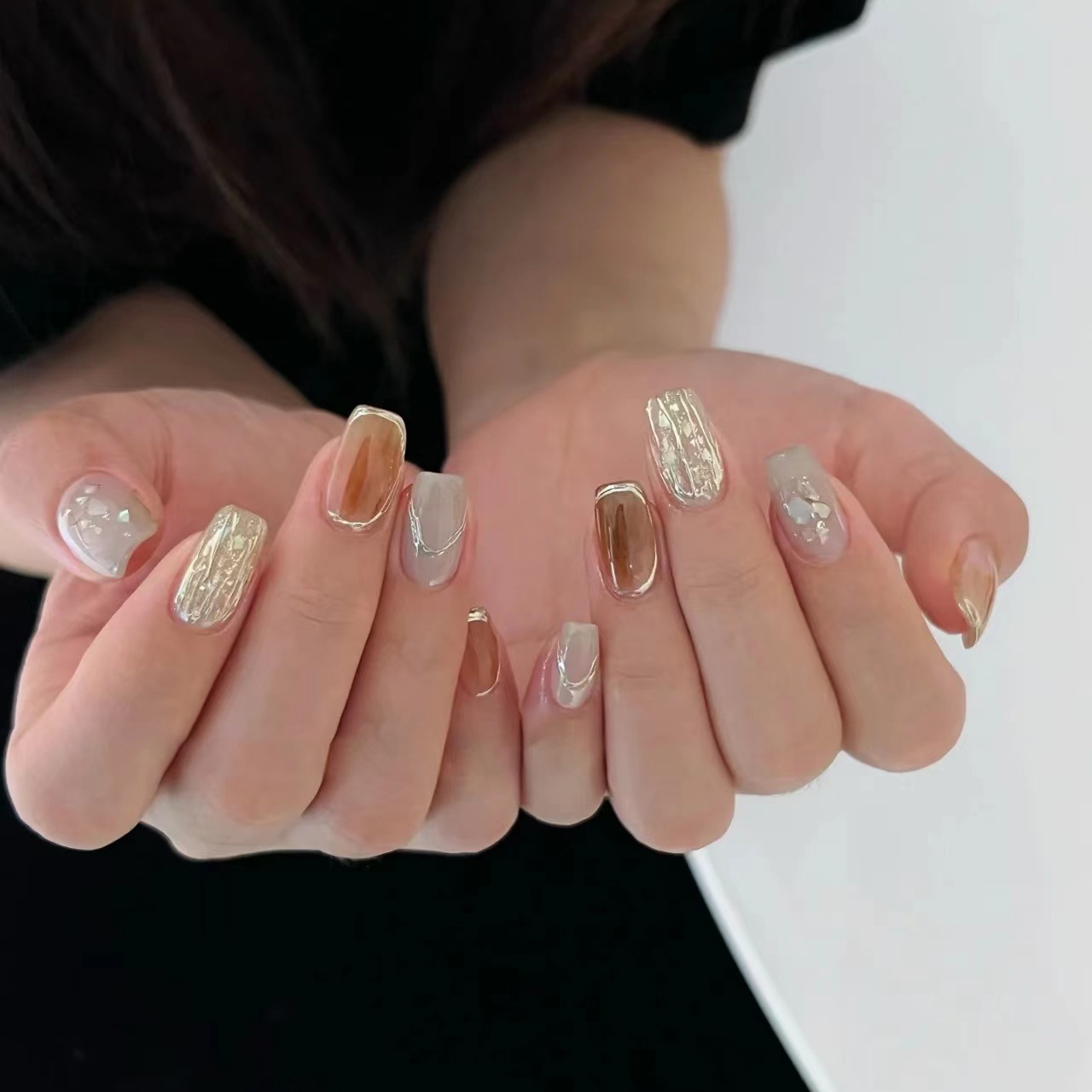 Actual shot of hand-made wearable nails for autumn and winter, new caramel color blooming magic mirror tassels, handmade wearable nails, factory straight hair