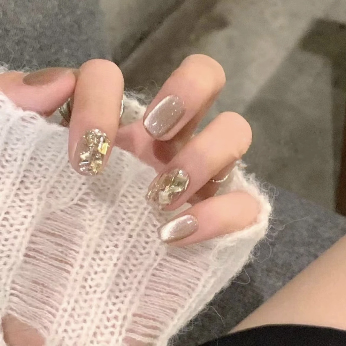 Autumn and winter milk tea color crystal cat eye manicure champagne diamond sparkling manicure whitening pure handmade wearable manicure