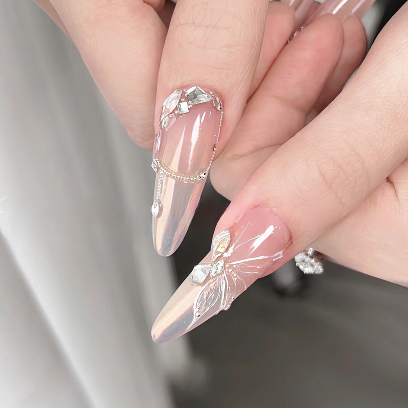 Purely handmade phototherapy wearable nail, cupid, hand-painted three-dimensional butterfly sculpture, aurora pink gradient heaps of diamond wearable nail polish