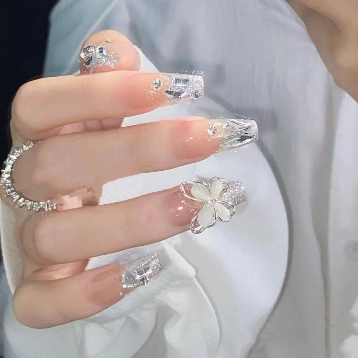 Handmade fake nail manicure patch, sparkling silver diamond cat's eye bow, wearable nail patch, finished product can be removed repeatedly