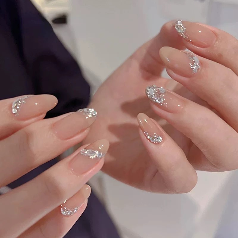 Purely handmade ice-clear nude diamond-encrusted wearable nails Purely handmade wholesale high-end mid-length bridal manicure patches