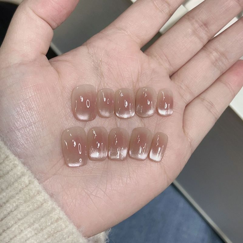 [Laurel Muse] Purely hand-made finished nails with plum-colored smudged cat-eye gradient whitening manicure patches