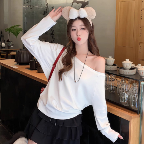 Sweet chic slanted shoulder sexy long-sleeved T-shirt for women 2024 early autumn new tight waisted one-line collar personalized top