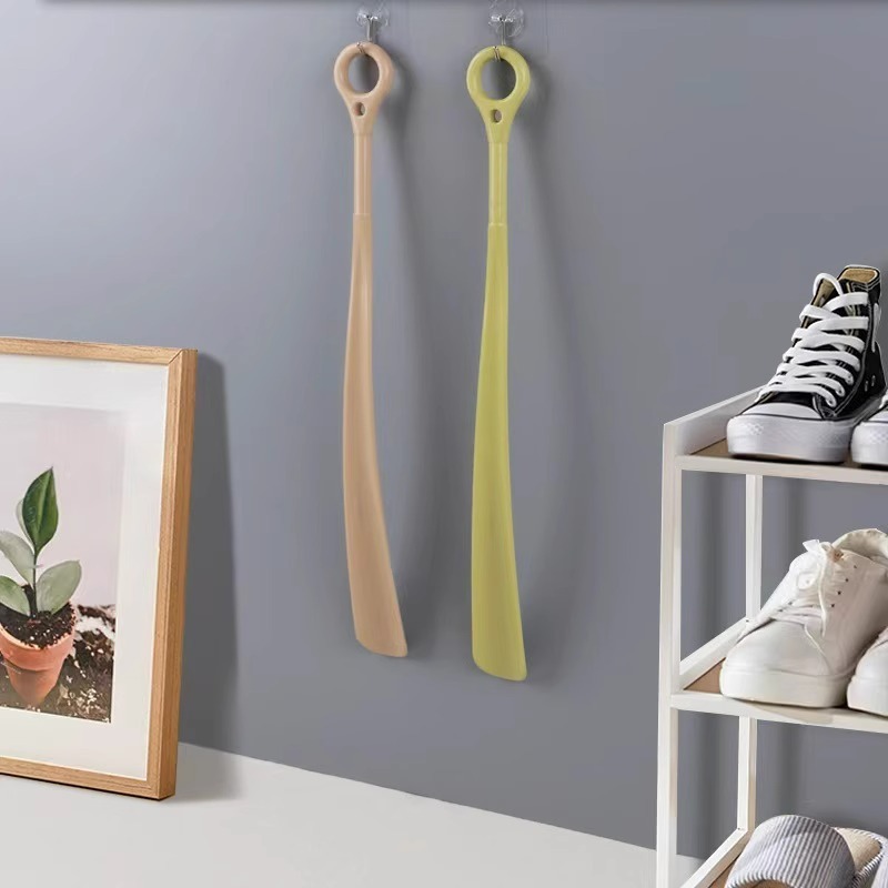 Short-handle shoehorn, compact long-handle household shoe lifter, shoehorn, pregnant women and the elderly, portable lazy artifact for lifting and wearing shoes