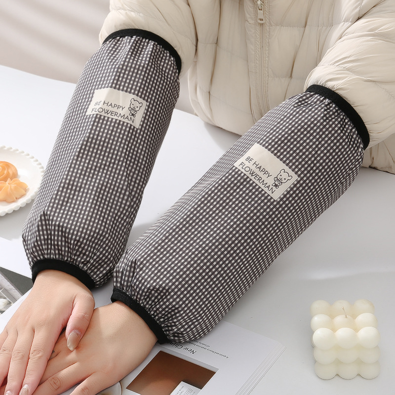 New waterproof sleeves, fashionable classic plaid sleeves, men's and women's anti-fouling and waterproof kitchen home office sleeves