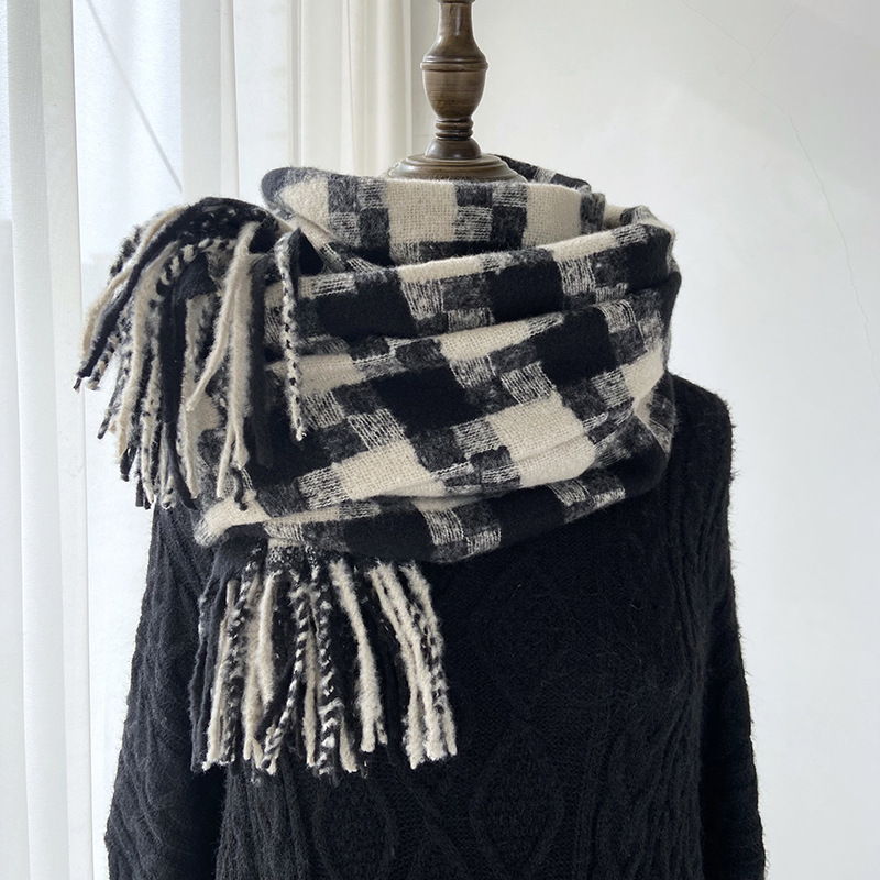 Black and white plaid scarf women's autumn and winter new Korean version versatile imitation cashmere tassel scarf student thickened warm shawl