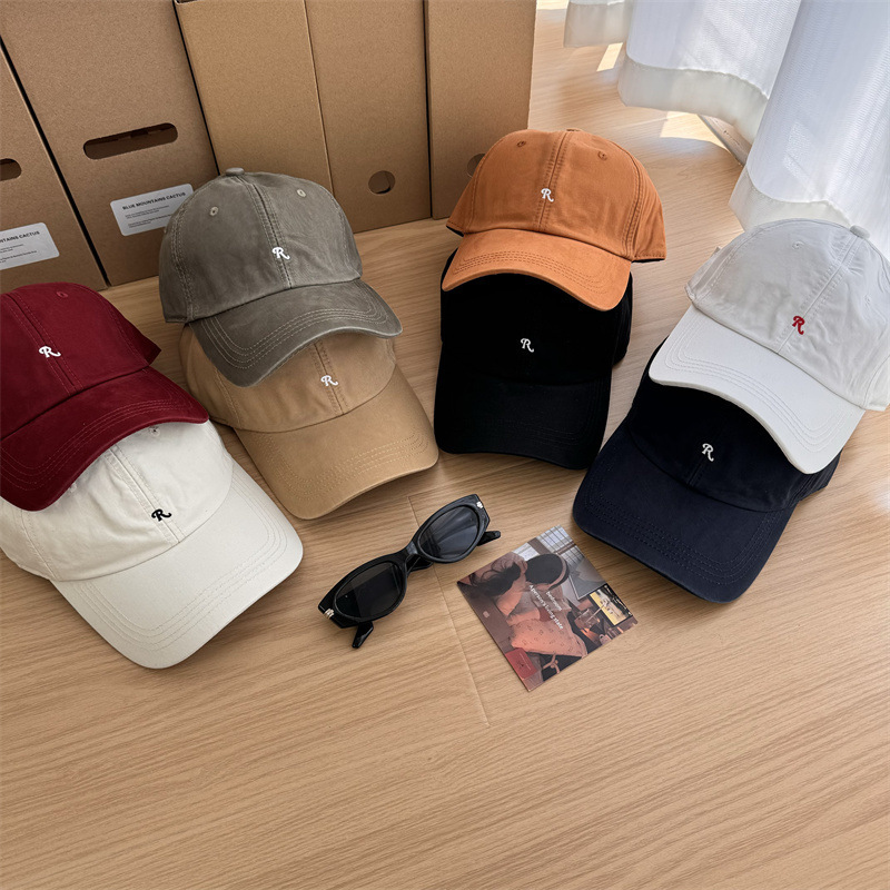High quality Korean simple retro R letter small label embroidery soft top sun protection baseball cap peaked cap for couple