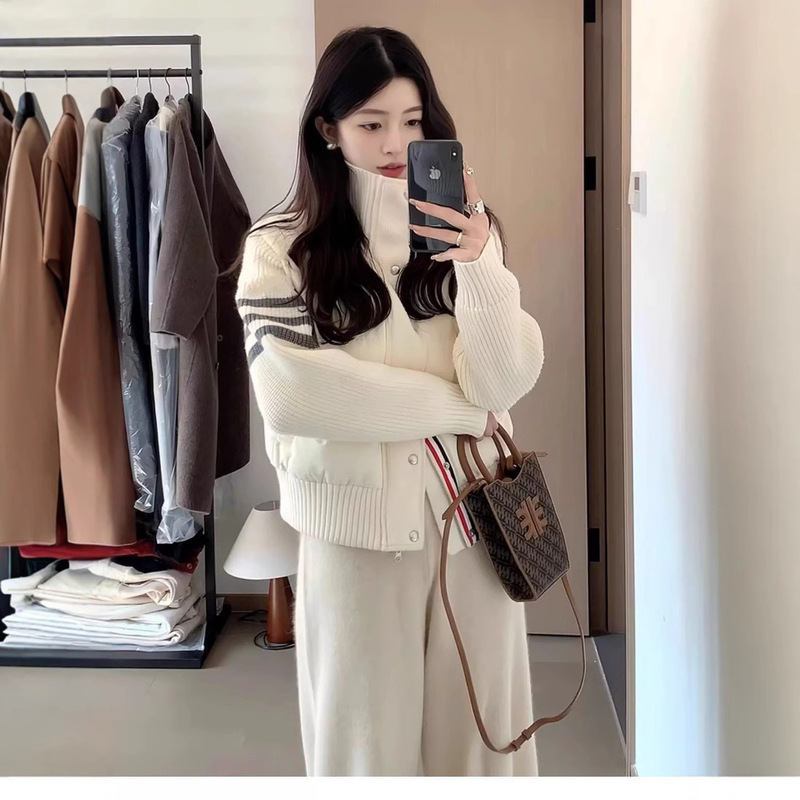 Down jacket women's short 2024 winter new Korean style loose thickened down jacket trendy three-stripe knitted sleeves fashionable
