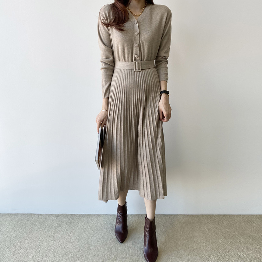 Korean elegant small single-breasted lace-up waist slimming long-sleeved pleated knitted 2024 autumn and winter dress for women