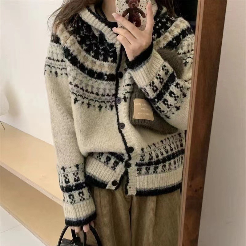 Japanese retro jacquard hooded sweater coat women's autumn and winter single-breasted design thickened lazy style knitted cardigan