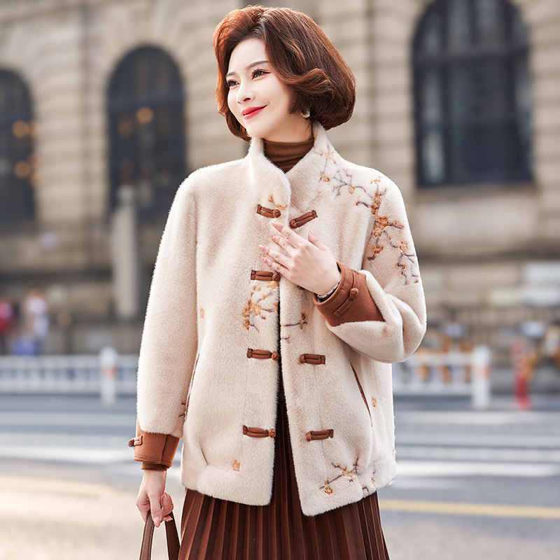 Mom's foreign style noble coat middle-aged women's spring clothing 2024 new middle-aged and elderly spring and autumn short fur tops