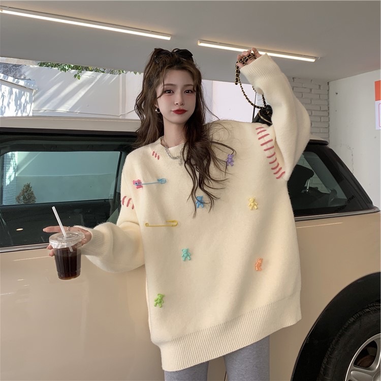 High-end bear embroidered chic pullover sweater for women in autumn and winter, loose and lazy style, soft and waxy outer sweater trend