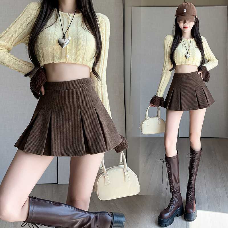 Actual shot of short skirt for women, autumn and winter style, high-waisted corduroy skirt, pleated skirt