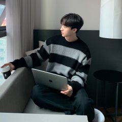 Round neck striped design, niche soft waxy sweater, new style sweater, loose American trendy men's trendy Dongdaemun, South Korea