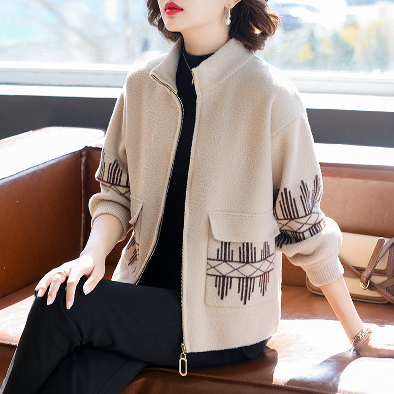 New style mother's style coat, middle-aged women's autumn and autumn short style, middle-aged and elderly autumn and winter clothing, large size woolen top