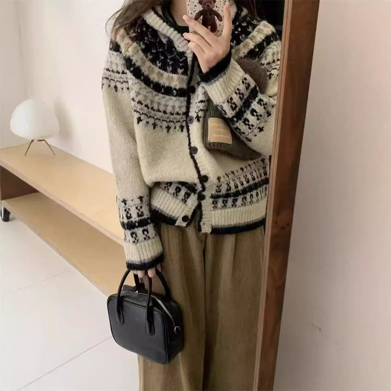 Fair Isle style retro jacquard hooded sweater for women autumn and winter new soft waxy knitted cardigan top for women, lazy and versatile