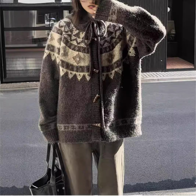 Literary retro style hooded jacquard sweater jacket design niche lazy style horn button knitted cardigan sweater