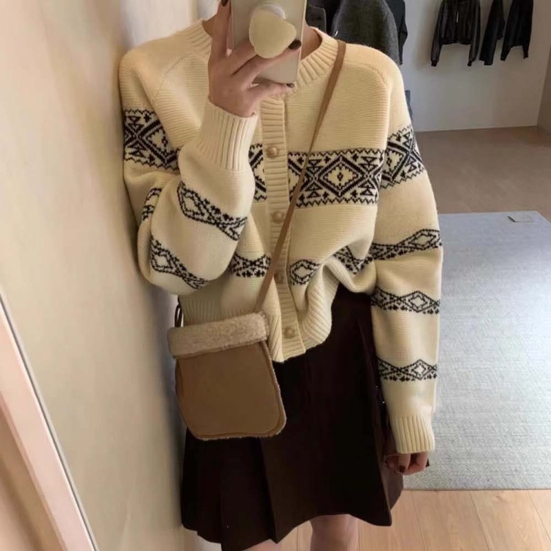 Korean fashion atmosphere contrasting round neck jacquard knitted cardigan for women autumn loose design sweater jacket