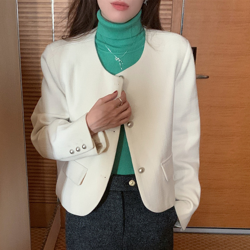 Actual shot of Korean chic French style gentle small fragrance style single breasted woolen suit short jacket top for women