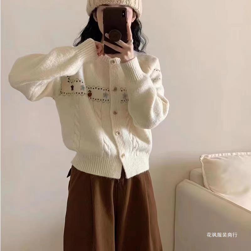 Retro embroidered New Year's age-reducing sweater cardigan for women loose autumn and winter thick inner layer soft waxy sweater top jacket