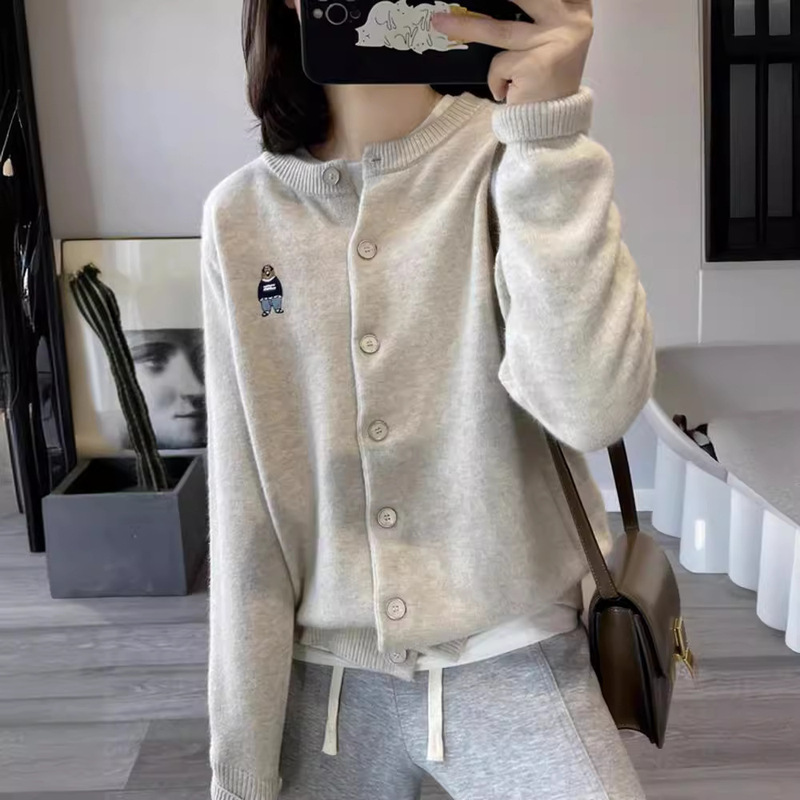 Embroidered bear spring and autumn cardigan women's velvet cardigan autumn and winter Korean version 100 round neck long-sleeved sweater coat sweater