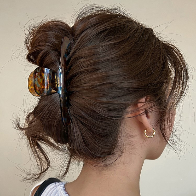 Elegant temperament grab clip for women, high-end sense, large shark clip for the back of the head, ins acetic acid hair clip, 2024 new style