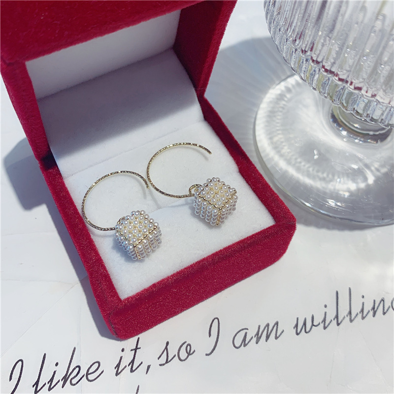 New Korean retro earrings, trendy earrings, simple cold style earrings, feminine long pearl earrings
