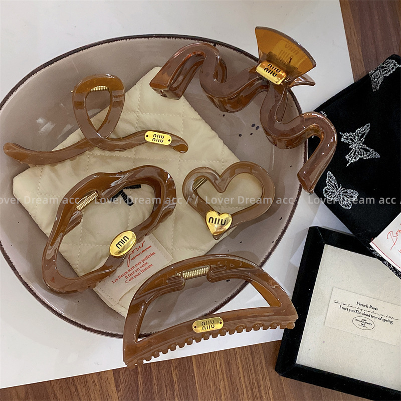 New style small fragrant letter love coffee color hairpin retro fashion back head grabber shark clip versatile hair accessory