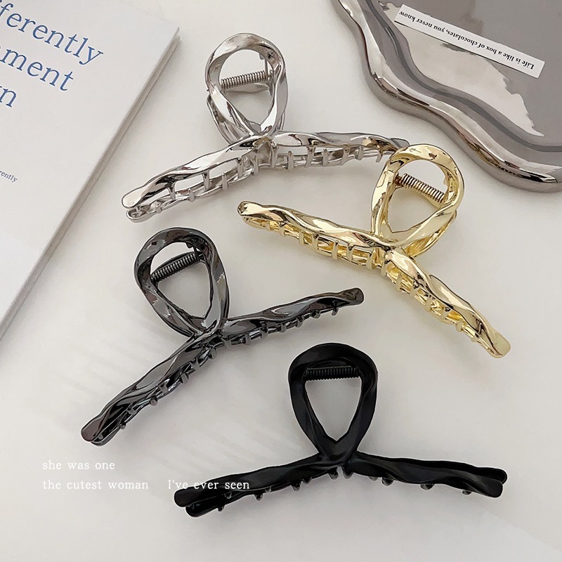 Simple metal gripper female large high-end shark clip new ins Internet celebrity hot style hair clip for the back of the head