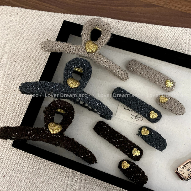 Korean ins style new golden love knitted fabric hairpin, retro grabber shark clip, versatile headwear and hair accessories