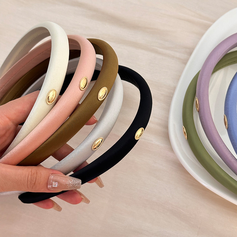 French oval letter gold label headband, versatile for going out, 2024 new high-end mercerized satin fabric sponge for women