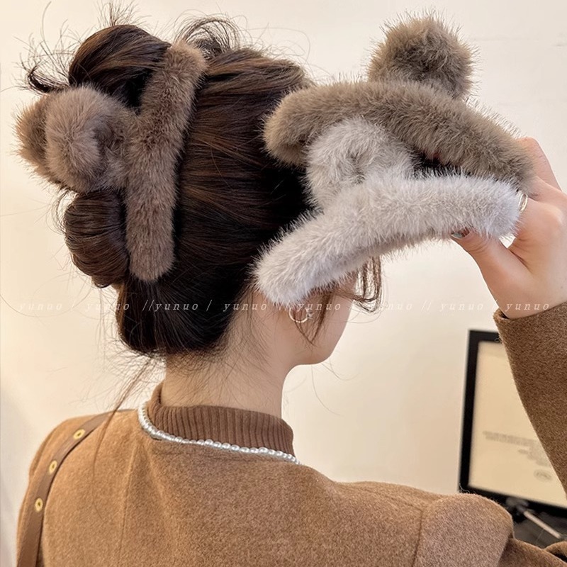 13.5cm large plush hair clip for women with large hair volume, high-end shark clip for hair on the back of the head, new style