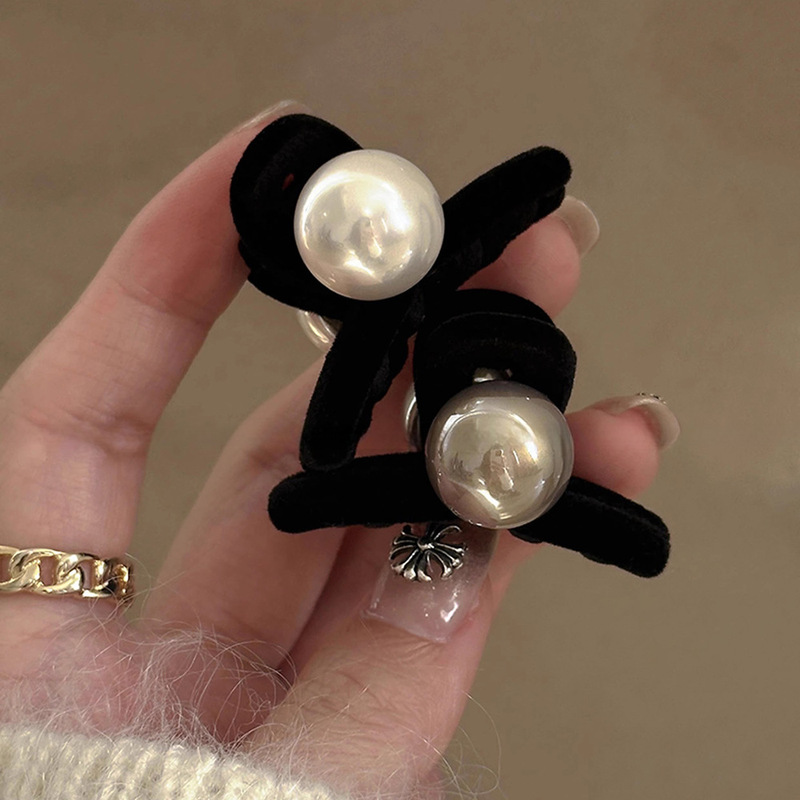 Pearl Hair Clip Women's Small Autumn and Winter Velvet Clip New Temperament High-end Side Clip Shark Clip Headwear