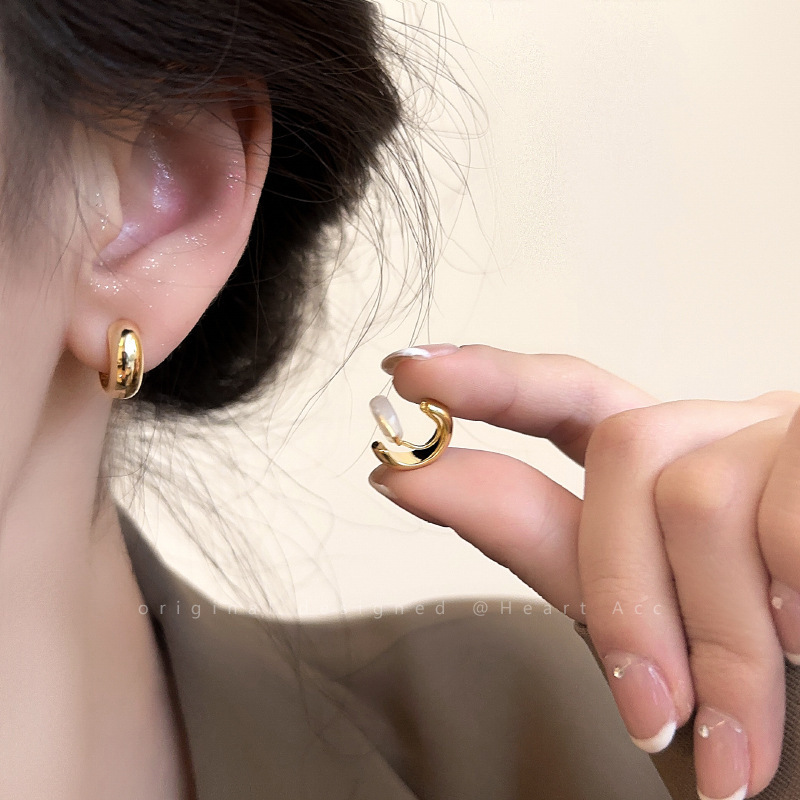 Mosquito-coil disc ear clip for women without pierced ears, elegant, high-end, light luxury earrings, 2024 new earrings and earrings