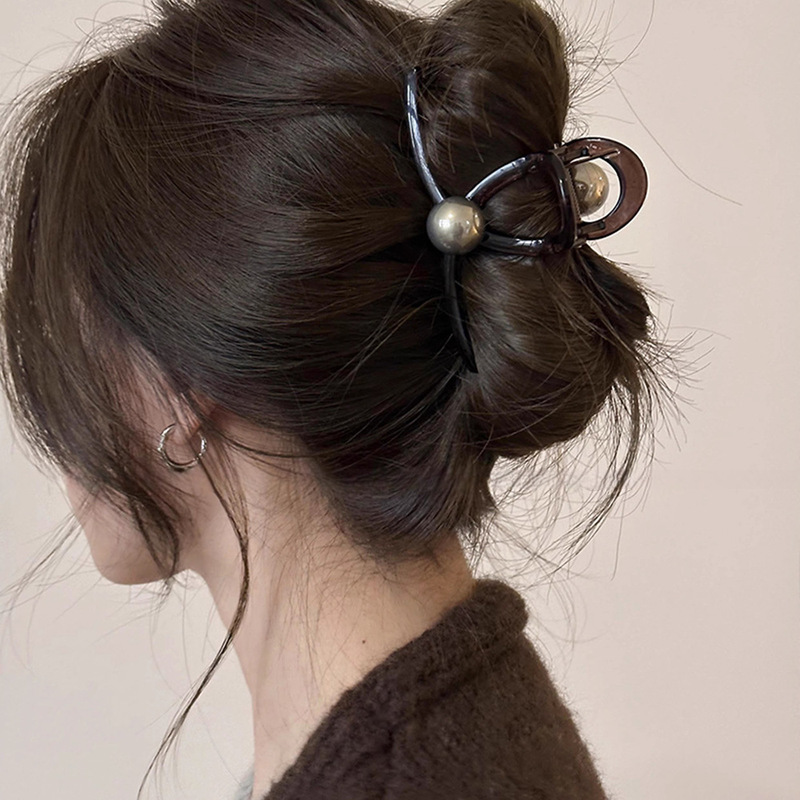 High-end brown pearl clip for women 2024 new large hair shark clip back of the head hair clip hair headdress
