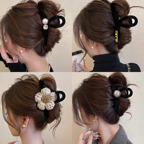 French high-end velvet grab clip large hair clip for women 2024 new back head hair shark clip autumn and winter hair accessories