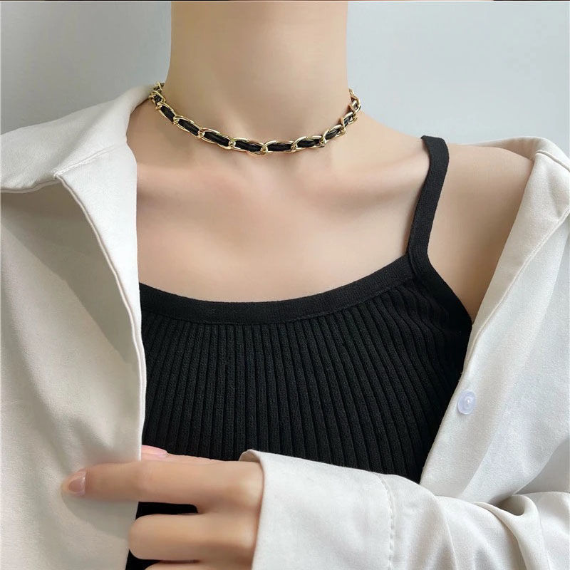 Korean retro high-end small fragrance necklace fashionable niche leather braided ins necklace women's clavicle chain round