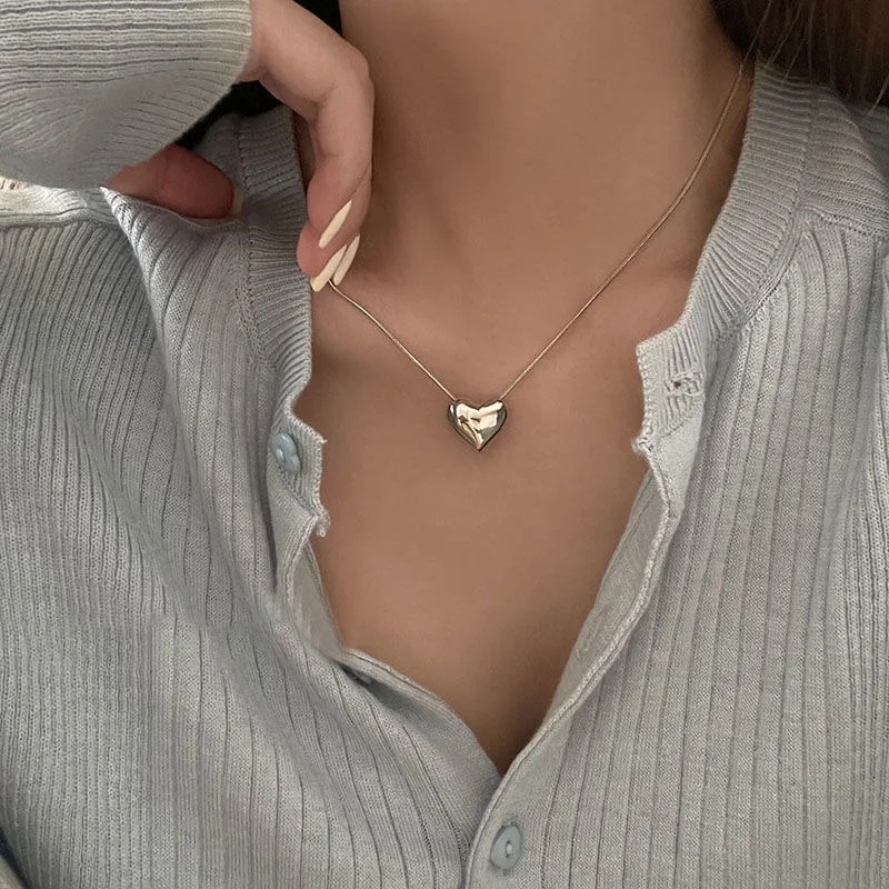 New simple and versatile cold style love necklace, high-end and temperament heart-shaped clavicle chain, niche light luxury necklace