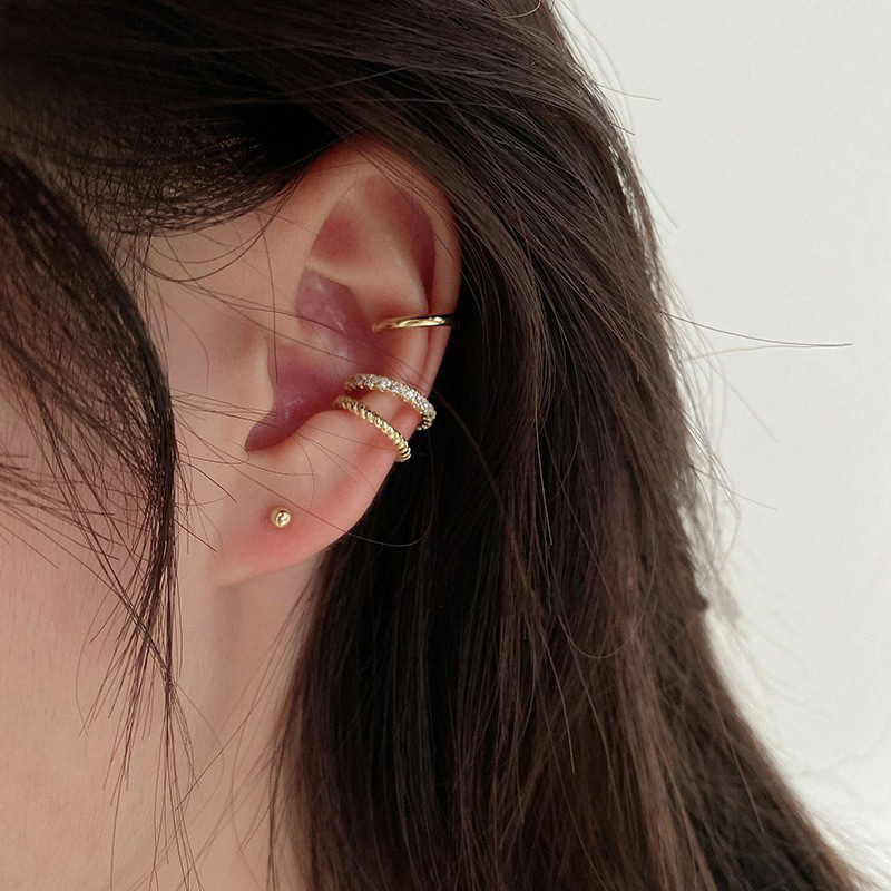 Personalized, simple, exquisite and high-end ear clips without piercings, feminine, fashionable, retro and cool style ear cuffs, super cool