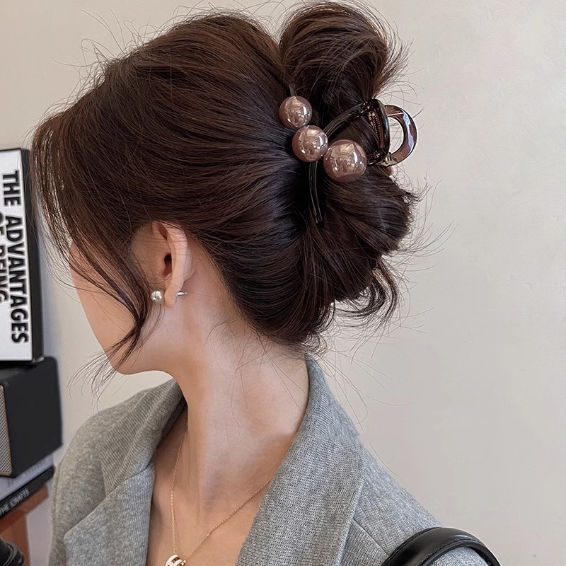 Elegant temperament pearl clip medium-sized hair shark clip hair clip women's 2024 new style high-end hair accessories for the back of the head