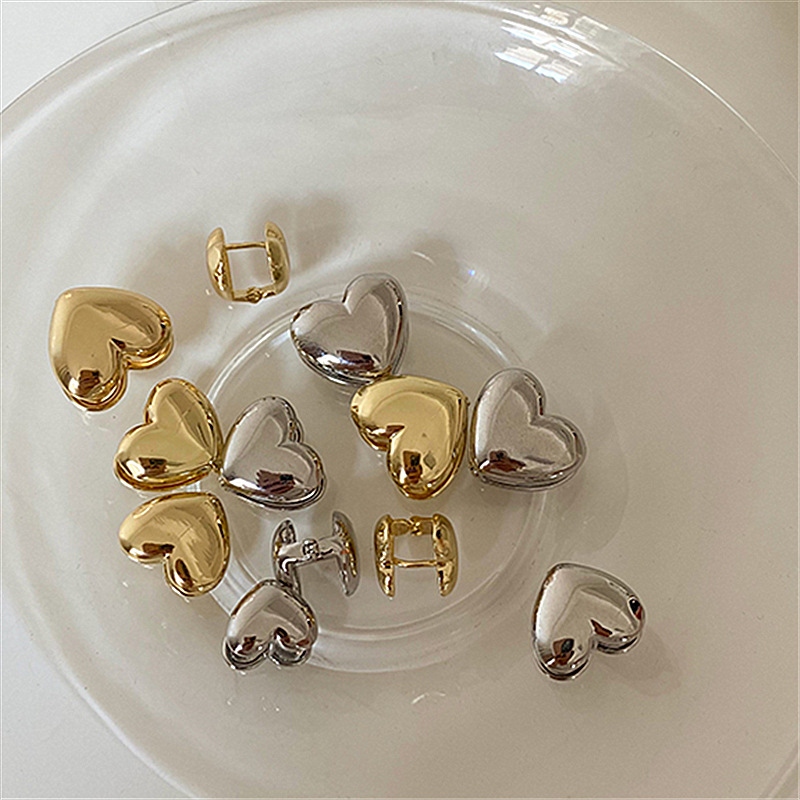 Temperament and high-end silver love earrings 2024 new trendy summer style earrings and studs design earrings for women