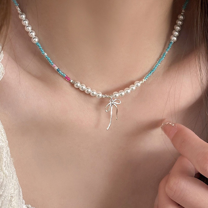 Niche high-end light luxury bow pendant broken silver pearl hand-beaded necklace colorful bead choker necklace