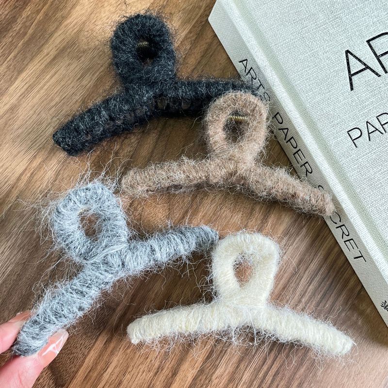 Autumn and winter wool shark clip hairy wool hair clip back of the head large hair grab high-end hair grab hair accessory for women