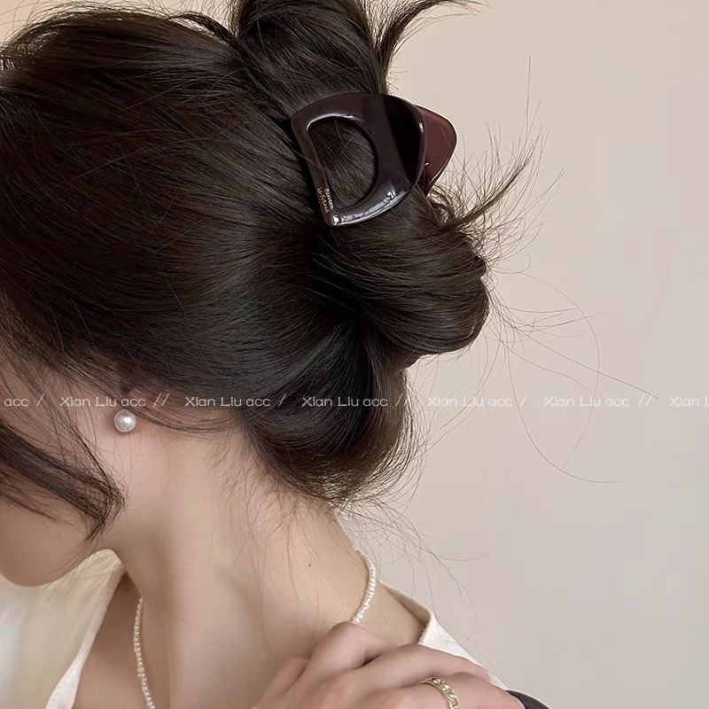 Burgundy hollow semicircle medium size hairpin for women 2024 new style high-end back head hairpin temperament shark hairpin