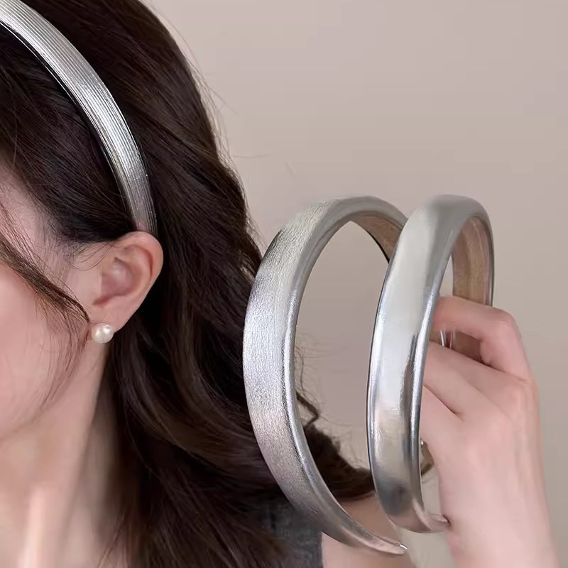 Simple silver leather headband for women in summer 2024 new high-end head cave out-pressing temperament hairpin hair accessory