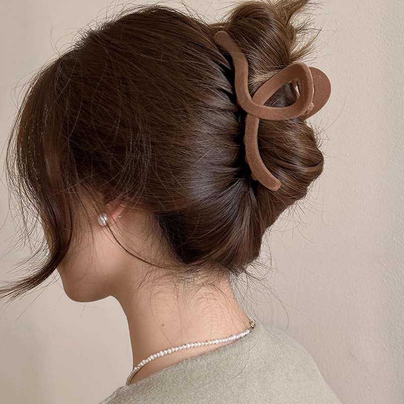 Autumn and winter flocked wavy grab clip women's large shark clip new style high-end back of the head temperament hair clip headwear