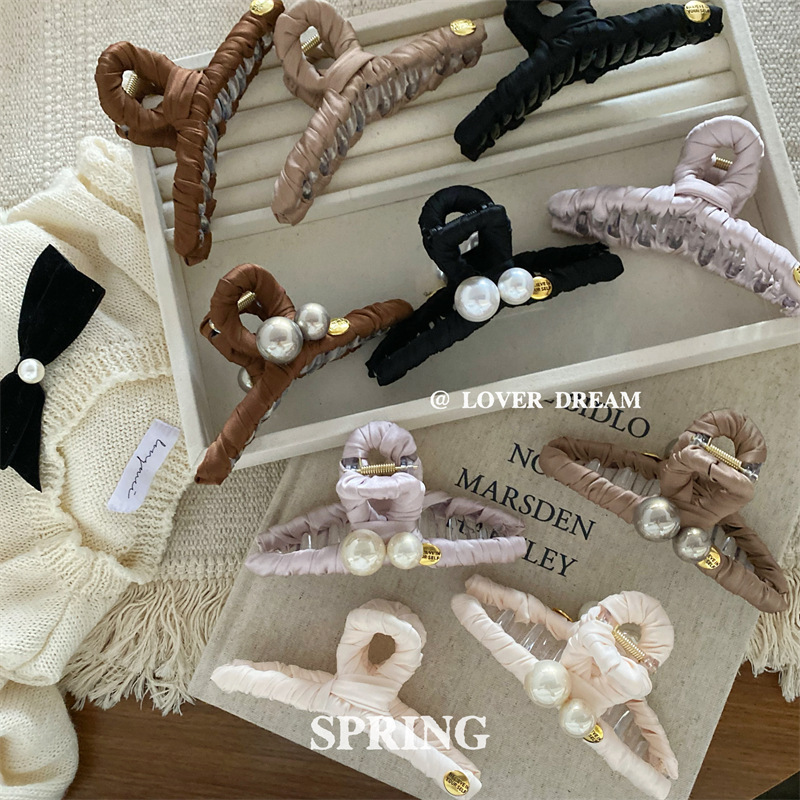 Korea's new imitation oyster pearl geometric gold label fabric hairpin sweet little fragrant style grabber shark hairpin hair accessories for women