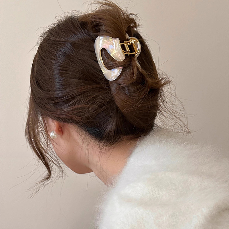 Acetic acid grabber medium-sized high-end temperament headwear hairpin women's new style shark clip on the back of the head with small hair volume
