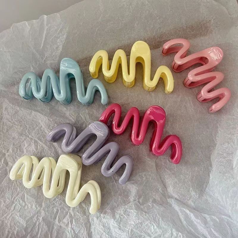 Cream dopamine~Summer niche style hair clip for women with hair on the back of the head, shark clip feeling ins simple grab clip